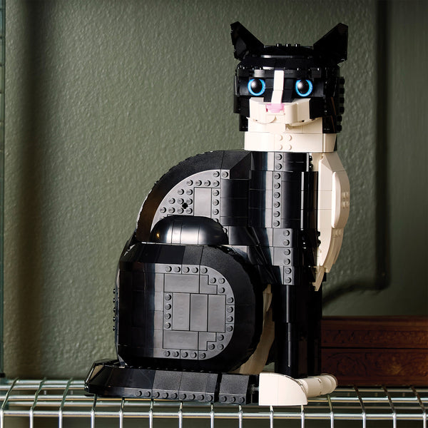 LEGO® Ideas Tuxedo Cat