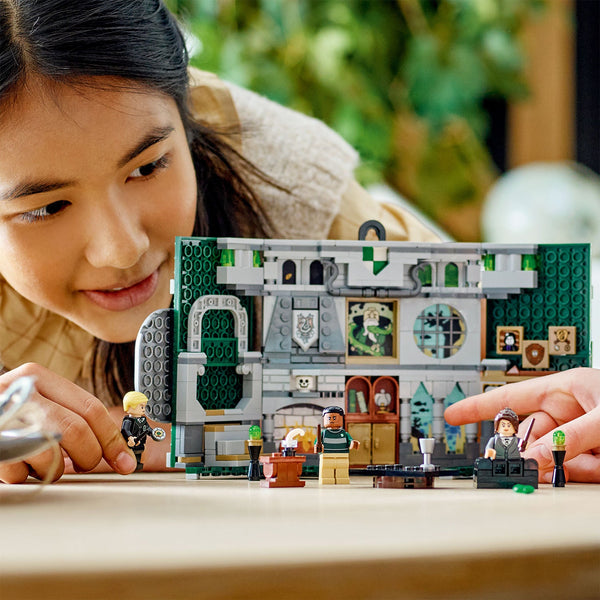 LEGO® Harry Potter™ Slytherin™ House Banner