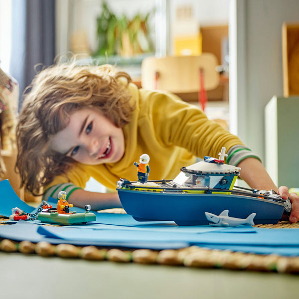 LEGO® City Police Boat Chase