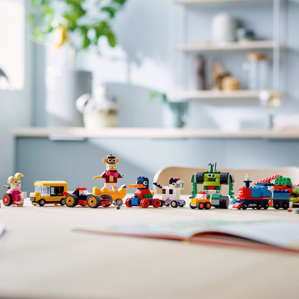 LEGO® Classic Bricks and Wheels