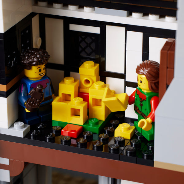 LEGO® ICONS™ Lion Knights' Castle