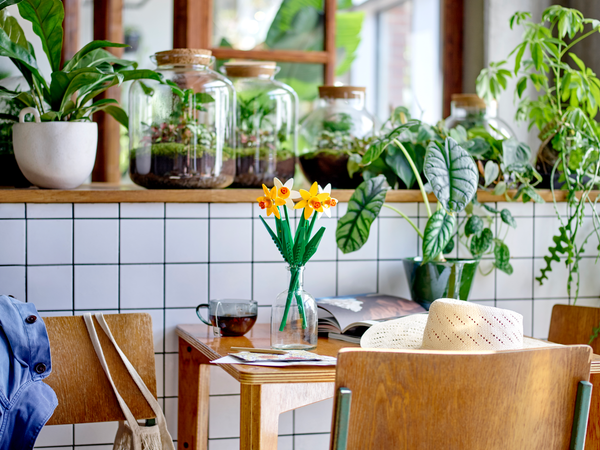 LEGO® ICONS™ Daffodils