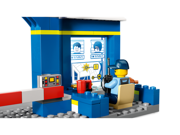 LEGO® City Police Station Chase
