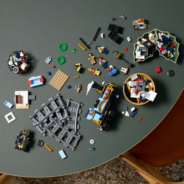 LEGO® Icons Holiday Express Train