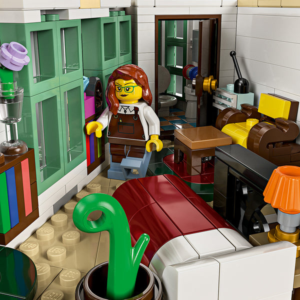 LEGO® Icons Shopping Street