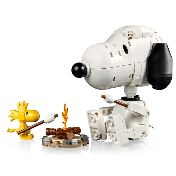 LEGO® Ideas Peanuts: Snoopy’s Doghouse