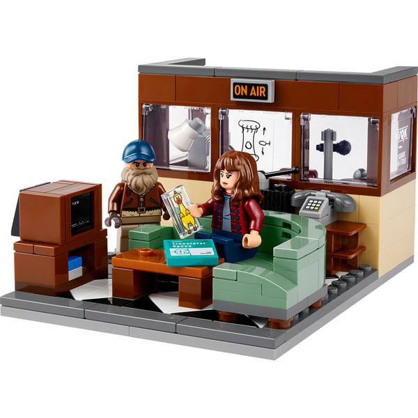 LEGO® Icons Stranger Things: WSQK Radio Station