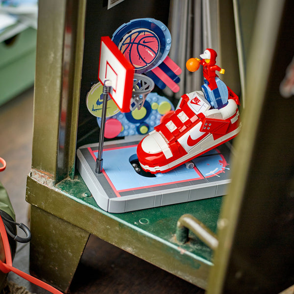 LEGO® Nike Dunk Trickshot