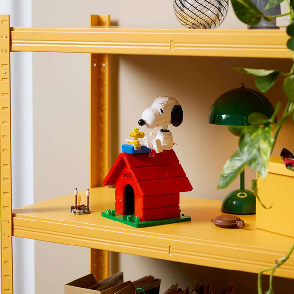 LEGO® Ideas Peanuts: Snoopy’s Doghouse