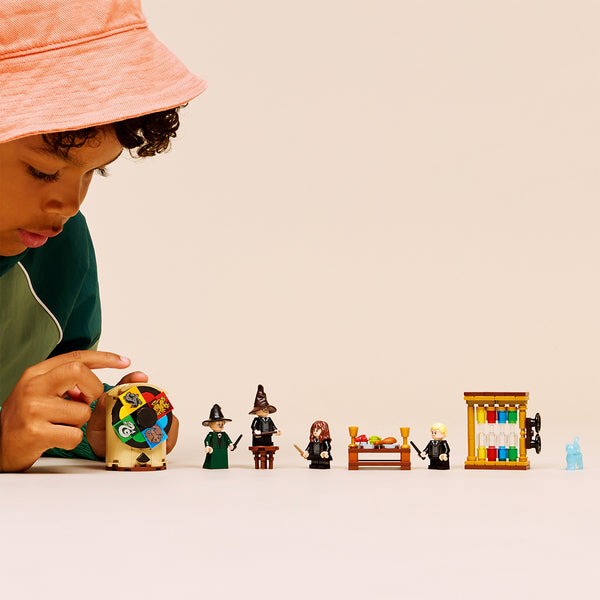 LEGO® Harry Potter™ Hogwarts™ Castle: Sorting Hat™ Ceremony