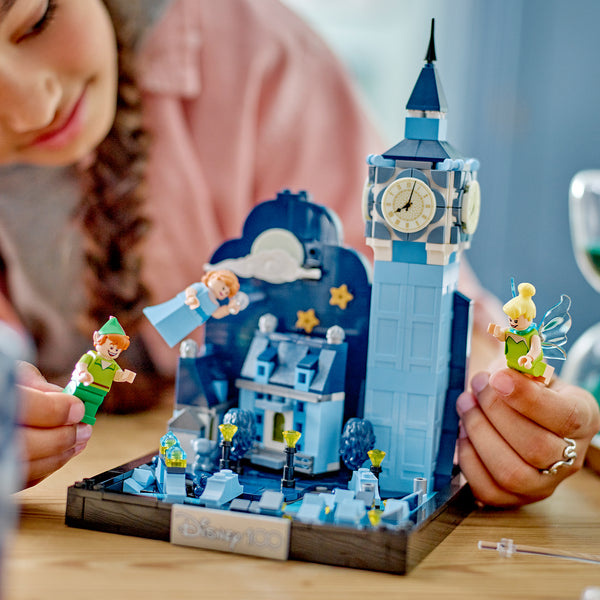LEGO® Disney™ Peter Pan & Wendy's Flight over London