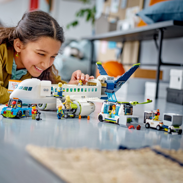 Mail Plane 60250 | City | Buy online at the Official LEGO® Shop US