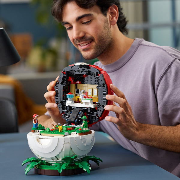LEGO® Pokémon™ Iconic Trainer Moments Poké Ball