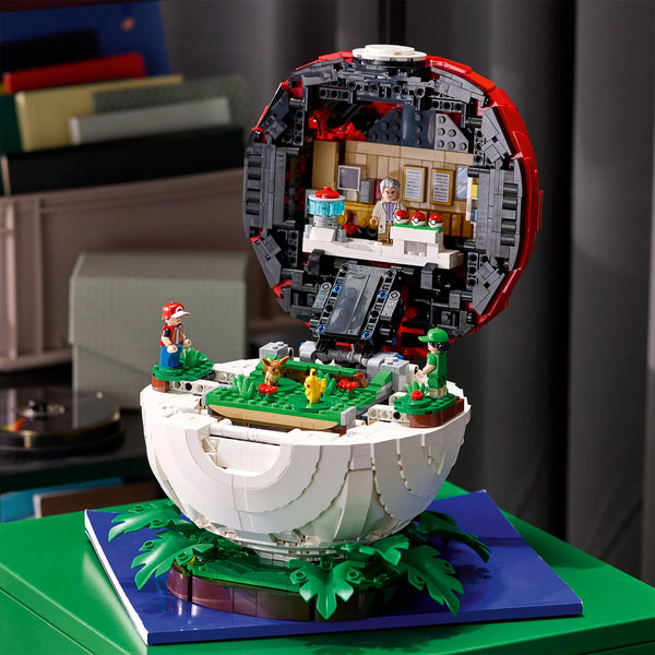 LEGO® Pokémon™ Iconic Trainer Moments Poké Ball