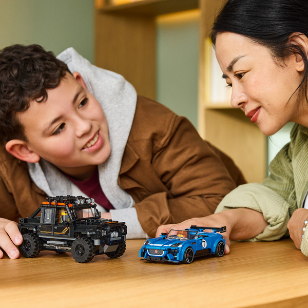 LEGO® Speed Champions Jaguar Project 7 & Land Rover Defender – AG