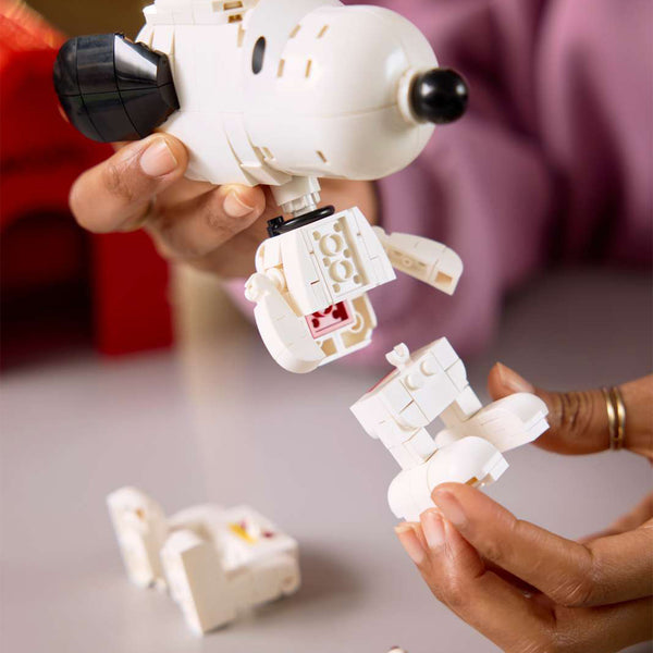 LEGO® Ideas Peanuts: Snoopy’s Doghouse