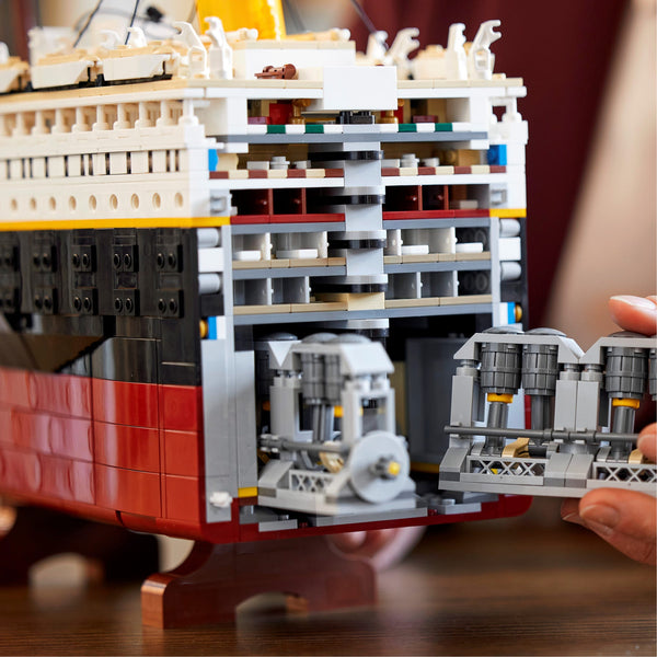 LEGO® Creator Expert Titanic – AG LEGO® Certified Stores