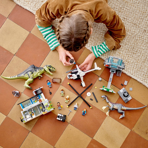 LEGO® Jurassic World Giganotosaurus and Therizinosaurus Attack