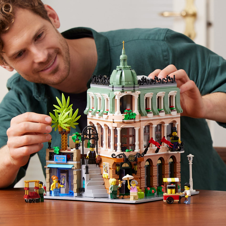 LEGO® Creator Expert Boutique Hotel – AG LEGO® Certified Stores