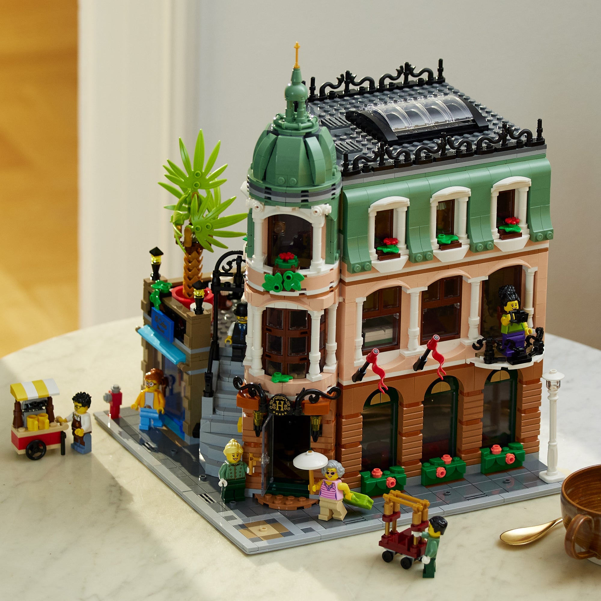 Lego expert 2024 hotel