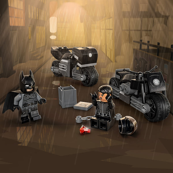 Best Buy: LEGO Super Heroes Batman & Selina Kyle Motorcycle Pursuit 76179  6332632