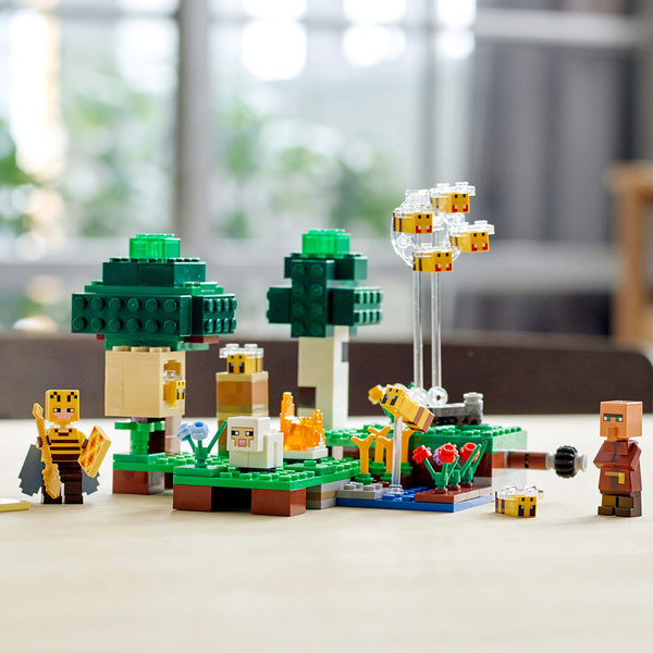 LEGO® Minecraft® The Bee Farm